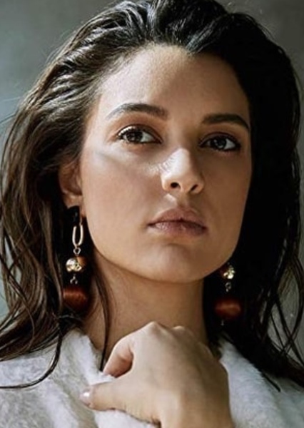 Damla Colbay photo