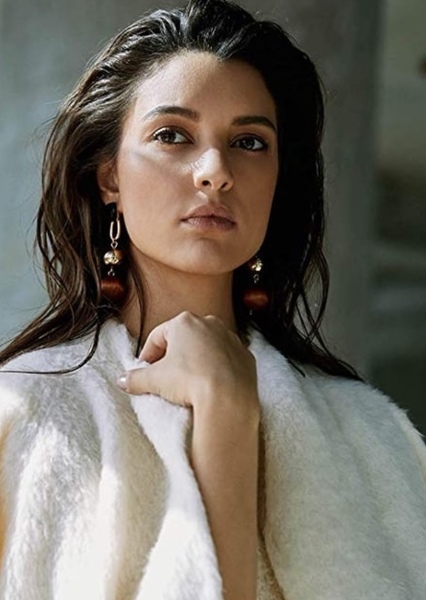 Damla Colbay photo