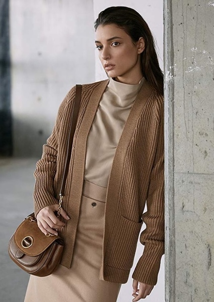 Damla Colbay photo