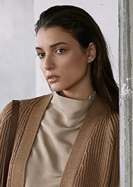 Damla Colbay photo