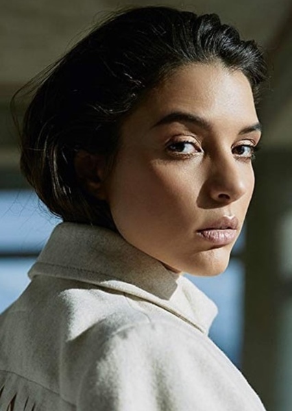 Damla Colbay photo