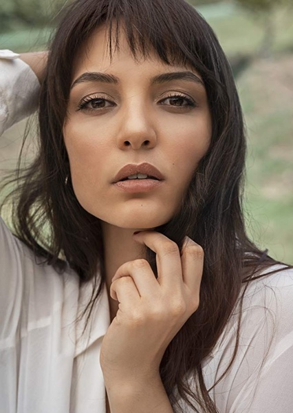 Damla Colbay photo