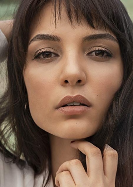 Damla Colbay photo