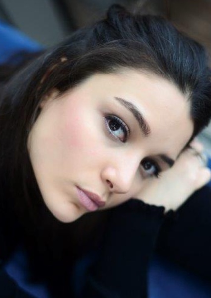 Damla Colbay photo