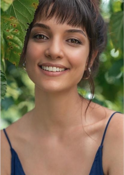 Damla Colbay photo