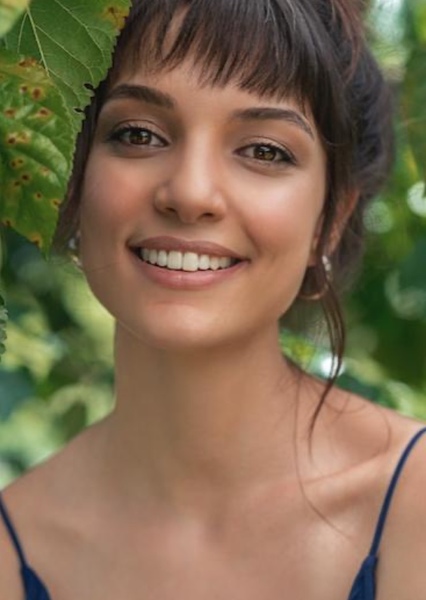 Damla Colbay photo
