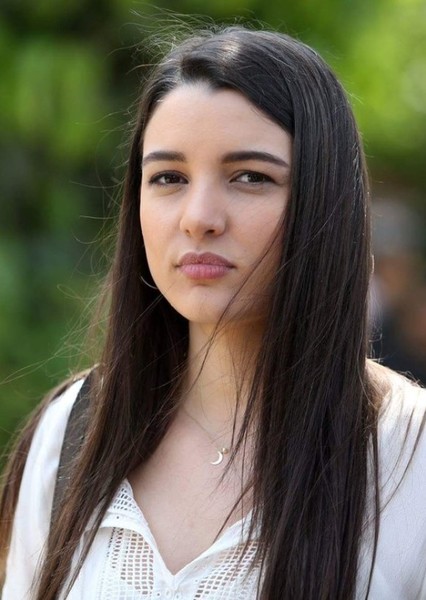 Damla Colbay photo