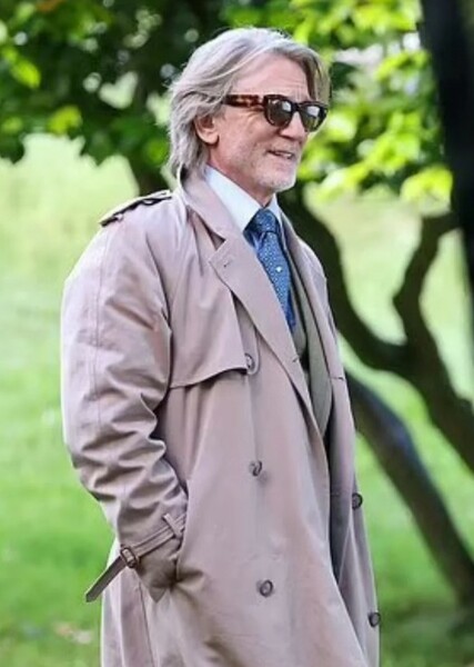 Daniel Craig
