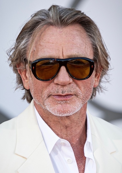 Daniel Craig