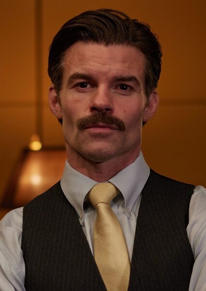 Daniel Gillies photo
