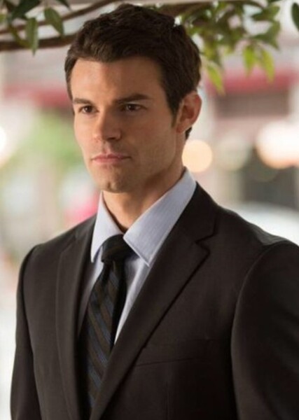 Daniel Gillies photo