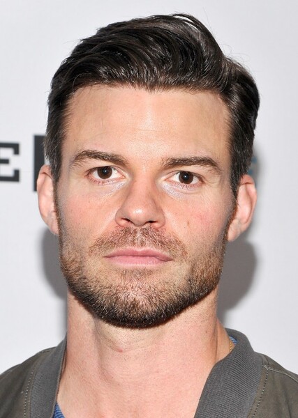 Daniel Gillies photo