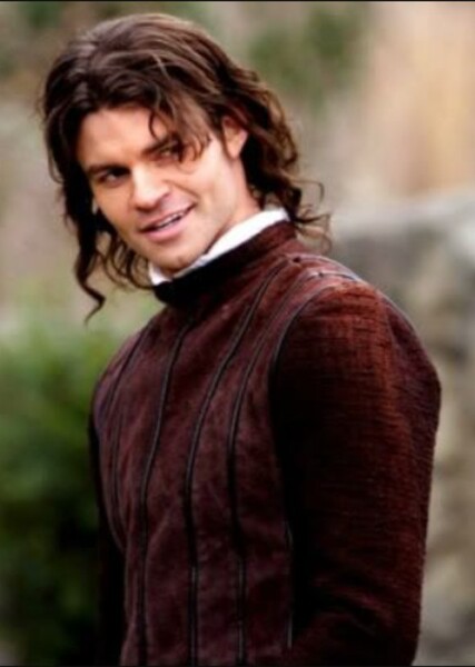 Daniel Gillies photo