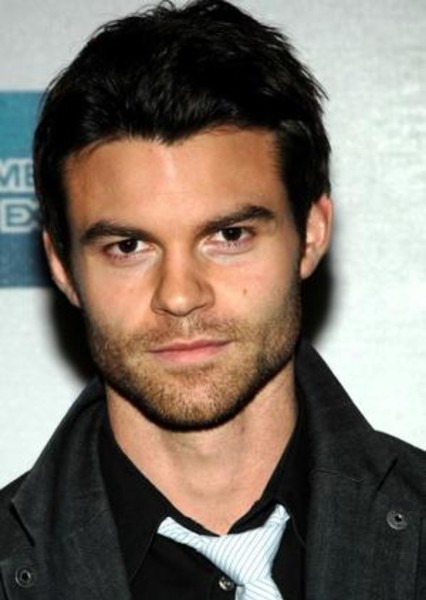 Daniel Gillies photo