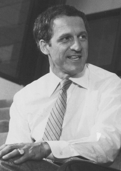Daniel J. Travanti photo