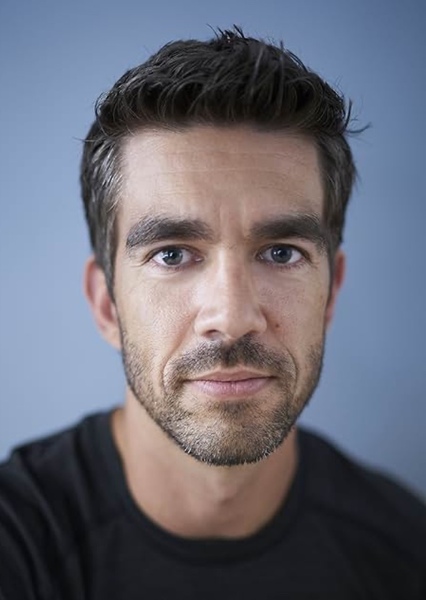 Daniel Stevens photo