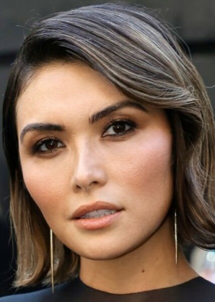 Daniella Pineda photo