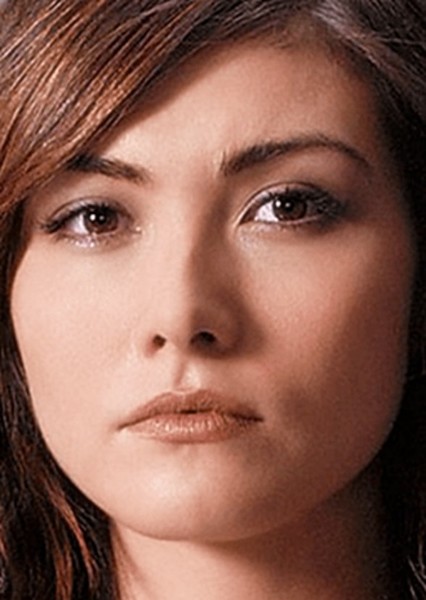 Daniella Pineda photo