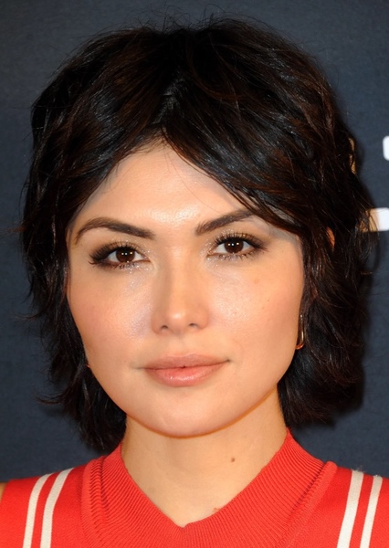 Daniella Pineda photo