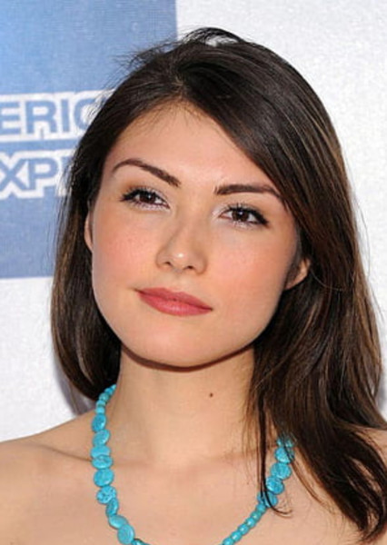 Daniella Pineda photo