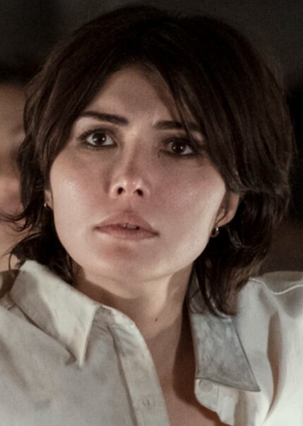 Daniella Pineda photo
