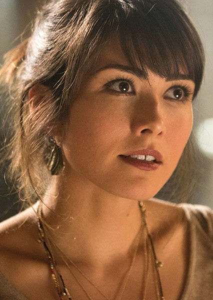 Daniella Pineda photo