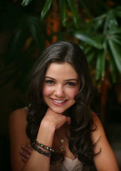 Danielle Campbell photo