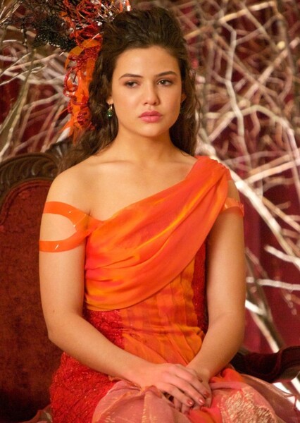Danielle Campbell photo