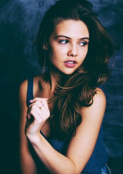 Danielle Campbell photo