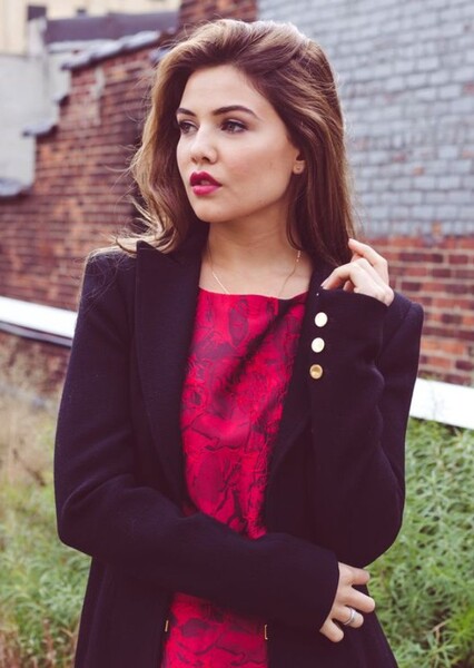 Danielle Campbell photo
