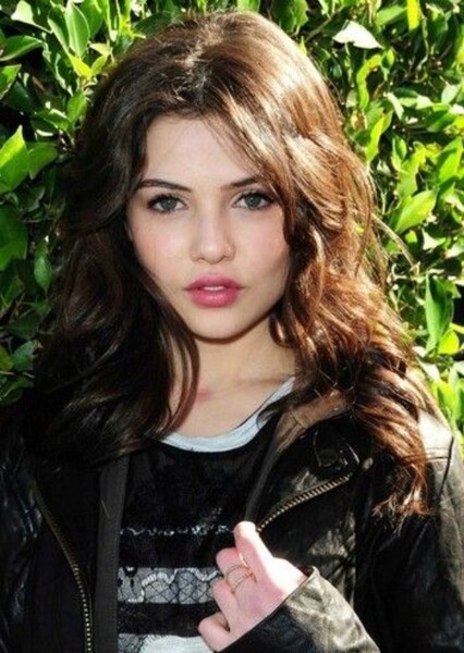 Danielle Campbell photo