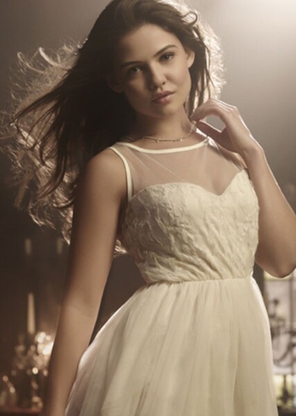 Danielle Campbell photo