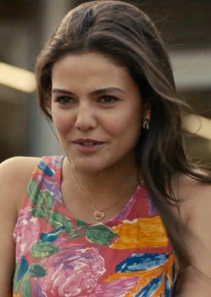 Danielle Campbell photo