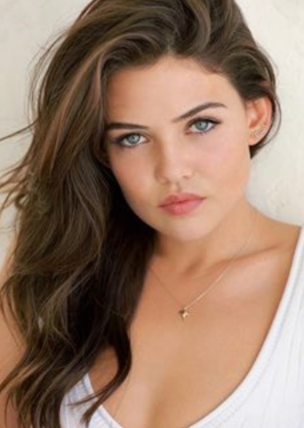 Danielle Campbell photo