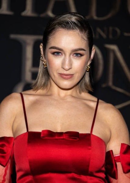 Danielle Galligan photo