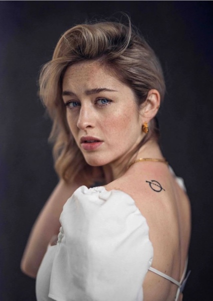 Danielle Galligan photo