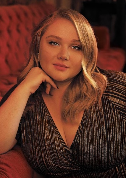 Danielle Macdonald photo