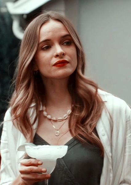 Danielle Panabaker photo