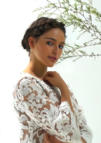 Danielle Rose Russell photo