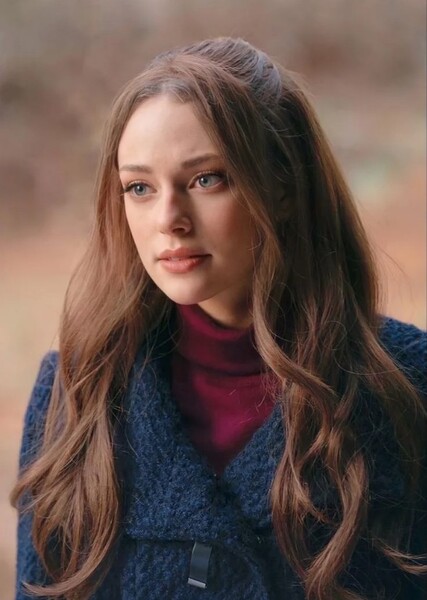 Danielle Rose Russell photo