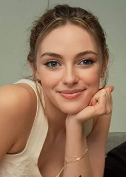 Danielle Rose Russell photo