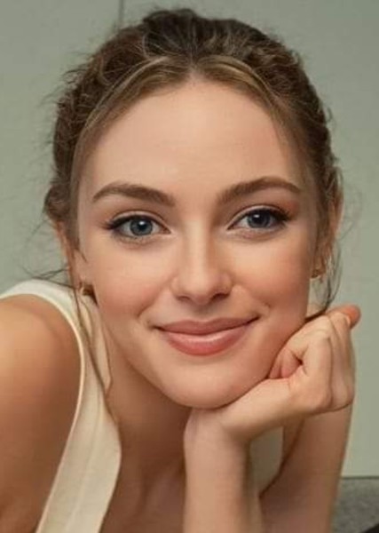 Danielle Rose Russell photo