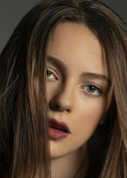 Danielle Rose Russell photo