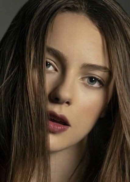 Danielle Rose Russell photo