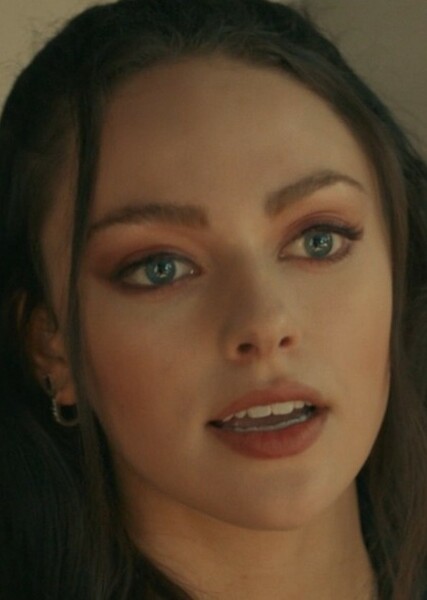 Danielle Rose Russell photo