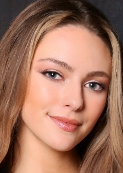 Danielle Rose Russell photo