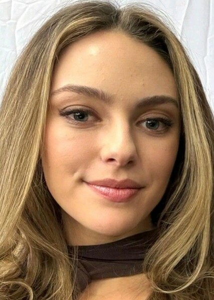 Danielle Rose Russell photo
