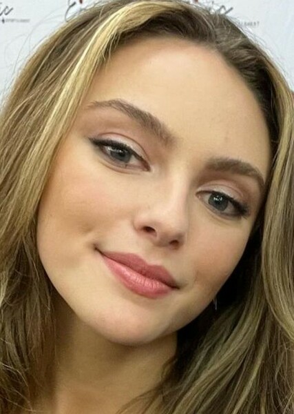 Danielle Rose Russell photo