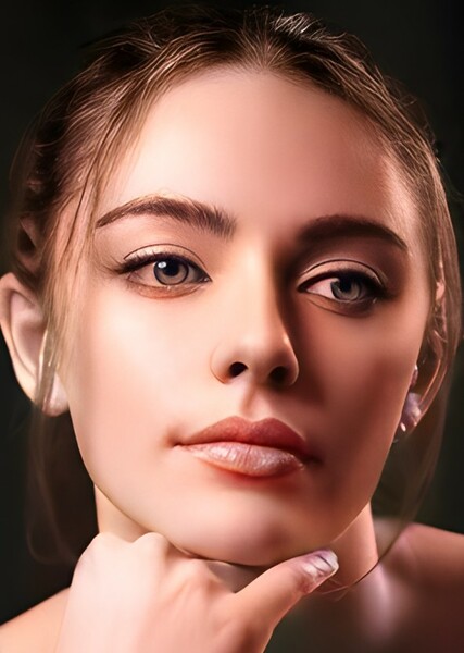 Danielle Rose Russell photo