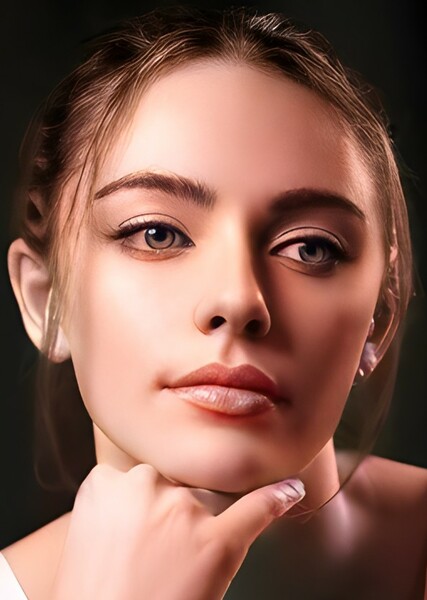 Danielle Rose Russell photo